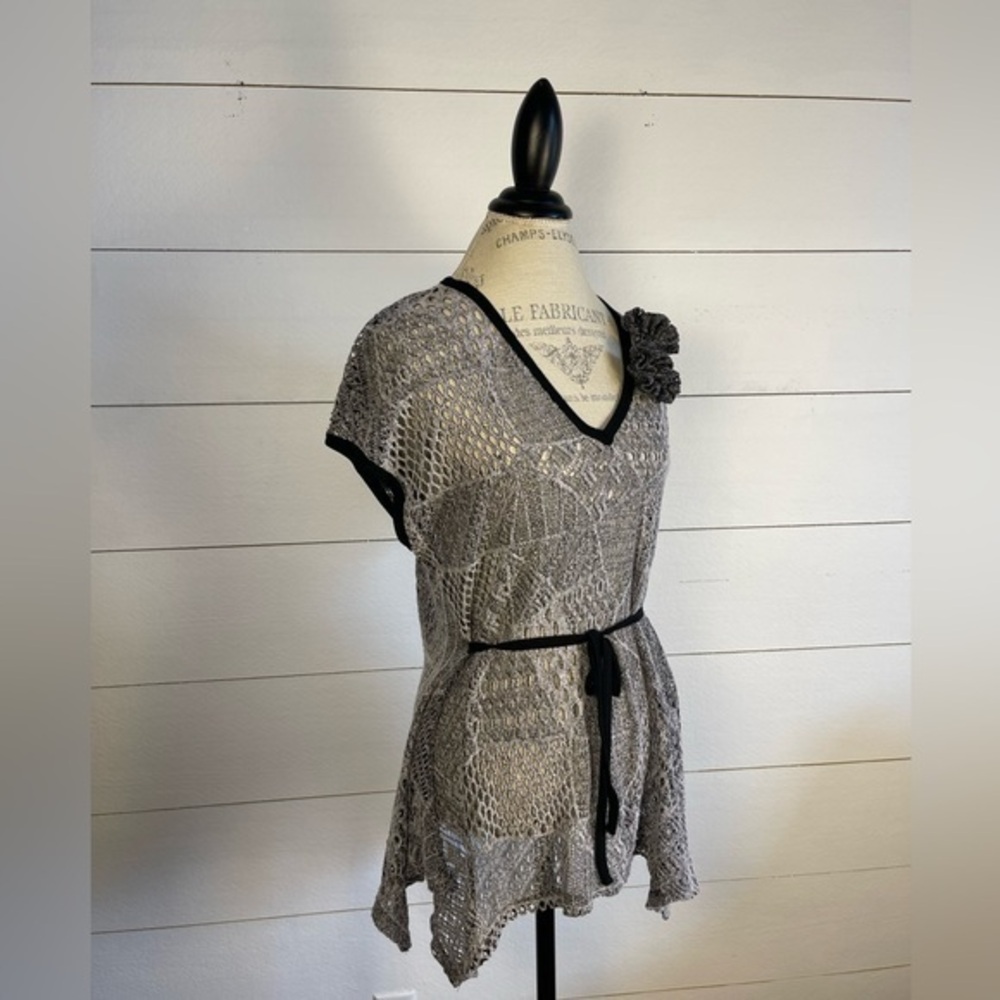 Gray and Black Crochet short Sleeve Sweater With Flowers by Lily. Size medium.